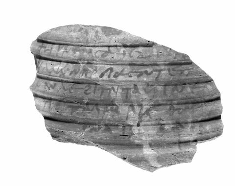 ostracon ; fragment, image 3/3