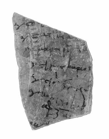 ostracon ; fragment, image 3/3