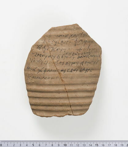 ostracon ; deux fragments recollés