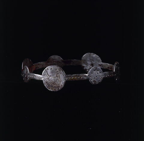 bracelet en anneau à médaillons