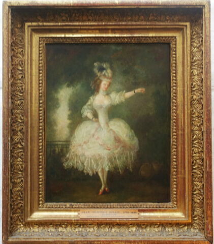 Danseuse (vue de face et tendant le bras gauche en avant)