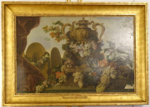 Vase d'or, fleurs, fruits