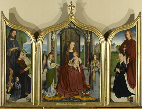 Triptyque de la famille Sedano : centre : La Vierge et l'Enfant trônant en reine du ciel, entre deux anges musiciens, image 7/10