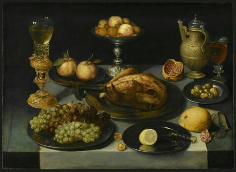 Mets, fruits et verre sur une table, image 19/20