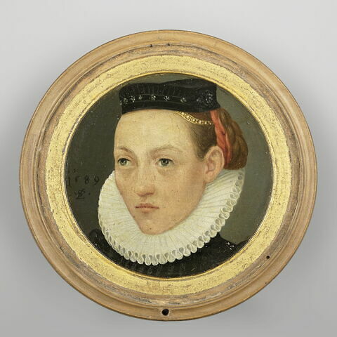 Portrait de femme à collerette