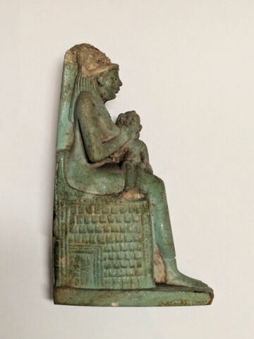 figurine d'Isis allaitant, image 3/5