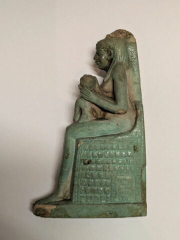 figurine d'Isis allaitant, image 4/5