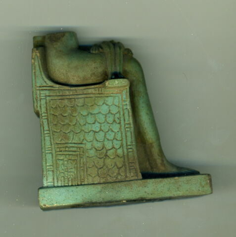 figurine d'Isis allaitant  ; amulette