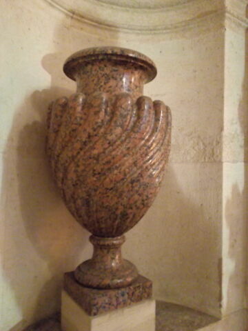 Vase à godrons torsadés