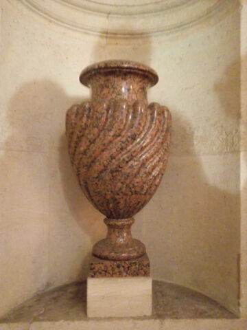 Vase à godrons torsadés