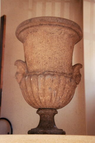 Vase avec mascaron