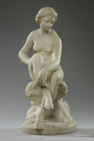 Baigneuse assise