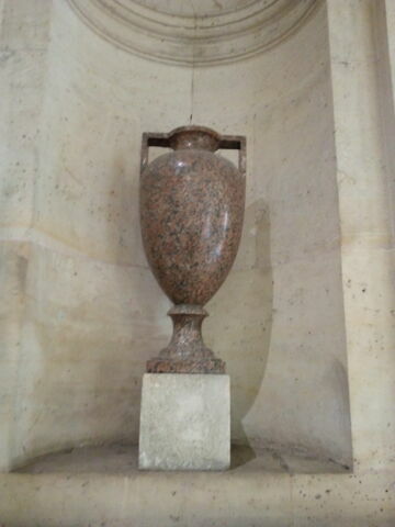 Vase formé amphore