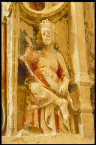 La Vierge, assise sous un dais et tenant l'Enfant. Sur les faces latérales du trône : Isaïe et David, image 13/16