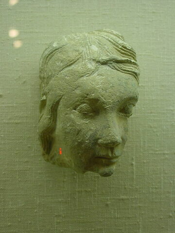 Fragment de tête de femme