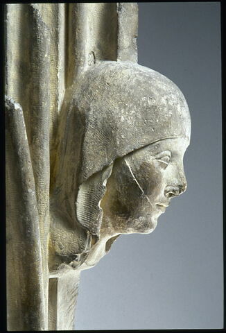 Retombée d'arcade décorée d'une tête de femme et de feuillage, image 8/10