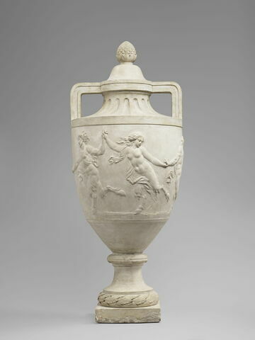 Vase à décor d'une ronde de satyres et de satyresses