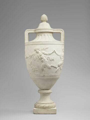 Vase à décor d'une ronde de satyres et de satyresses, image 2/5