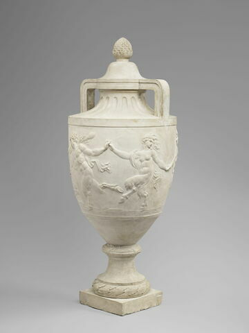 Vase à décor d'une ronde de satyres et de satyresses, image 3/5