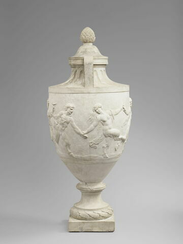 Vase à décor d'une ronde de satyres et de satyresses avec les accessoires du thiase bachique, image 2/6