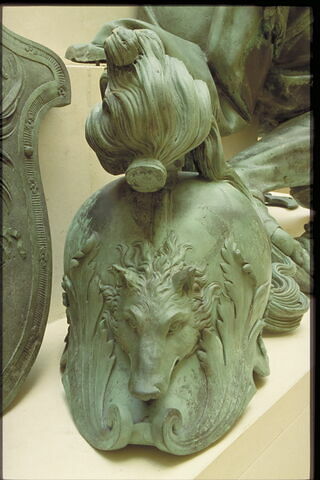 Casque orné d'une tête de loup, image 2/3