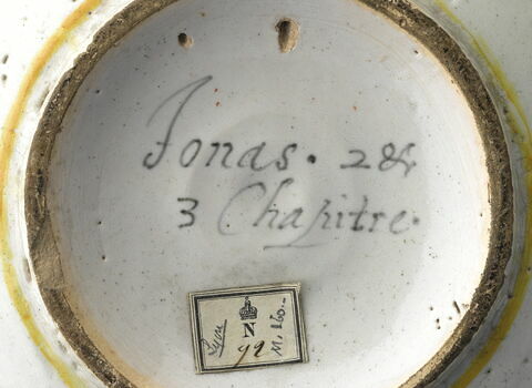 Plat rond : Jonas et la baleine, image 3/3