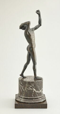 Statuette : adolescent debout dans l'attitude de la douleur, image 3/8