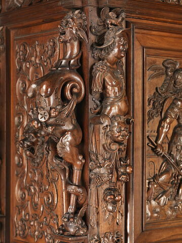 Armoire à deux corps portant la date de 1617, image 4/29