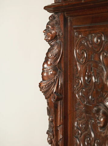 Armoire à deux corps portant la date de 1617, image 7/29