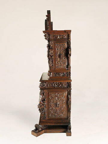 Armoire à deux corps portant la date de 1617, image 19/29