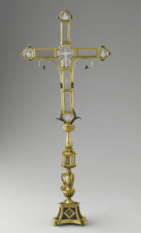 Croix gravée des figures du Christ, des Apôtres et des symboles de la Passion, image 3/4