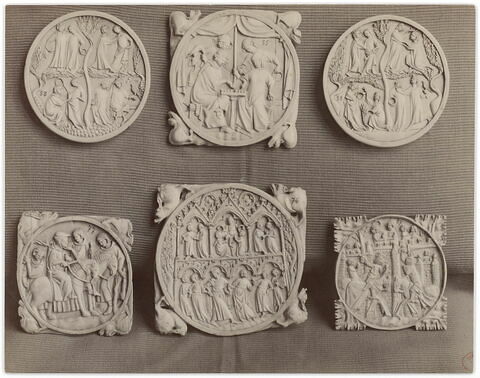 Paire de valves de miroir : scènes de tournoi, image 8/8