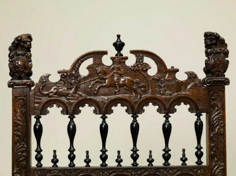 Chaise à décor de balustre, image 4/7