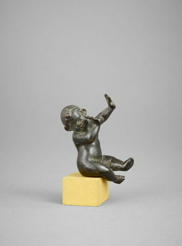 Statuette : Enfant assis