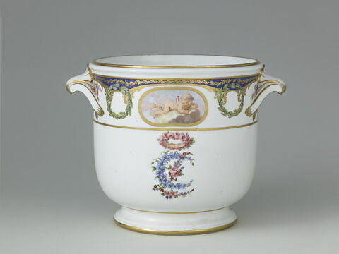 Seau à demi-bouteille ordinaire d'un service offert par Louis XV à Marie-Caroline de Naples (Charlotte-Louise)