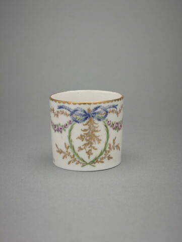 Tasse litron et soucoupe, d'une paire (TH 1417), image 9/12