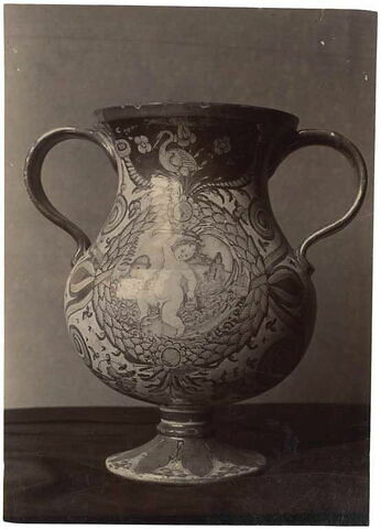 Vase à deux anses : Amour chevauchant un dauphin et profil de Maure, image 6/6