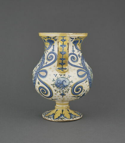 Vase à deux anses : Amour chevauchant un dauphin et profil de Maure, image 2/6