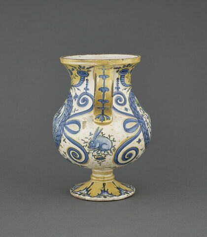 Vase à deux anses : Amour chevauchant un dauphin et profil de Maure, image 4/6