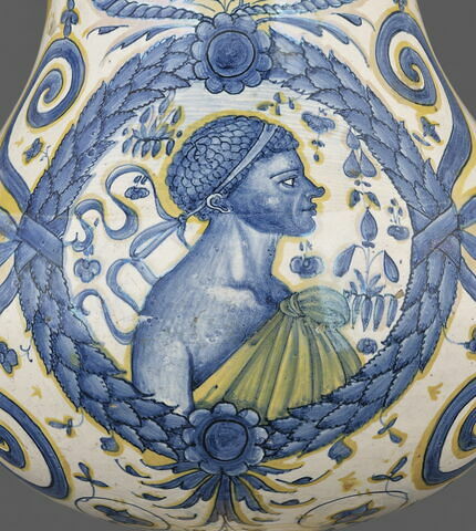 Vase à deux anses : Amour chevauchant un dauphin et profil de Maure, image 5/6