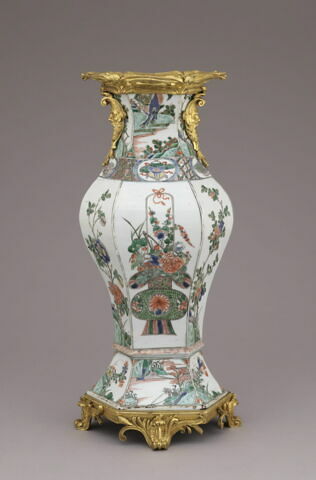 Vase en porcelaine du Japon à six pans, d'une paire (avec OA 5489 2), image 5/16