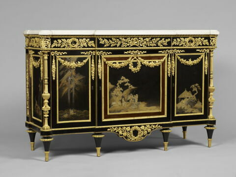 Commode à trois vantaux (d'un ensemble avec OA 5499 1 et OA 5499 2)