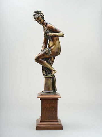 Statuette : Vénus après le bain, image 3/5