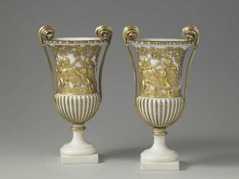 Paire de vases ornés de scènes de jeux d'enfants, image 4/5