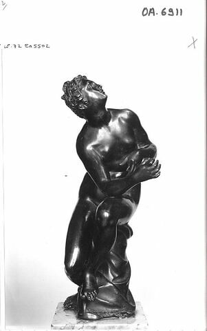 Statuette : Vénus assise