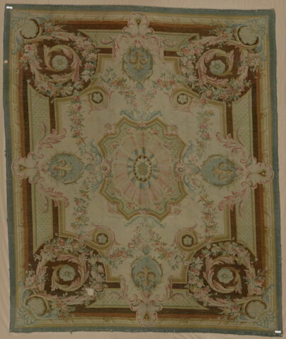 Tapis, dans le genre de la Savonnerie, image 2/2