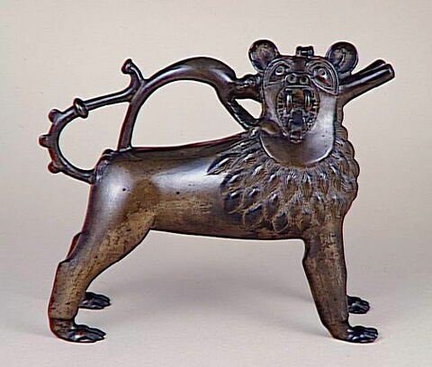 Aquamanile en forme de lion