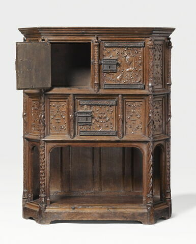 Dressoir à décor de rinceaux et de médaillons, image 7/12