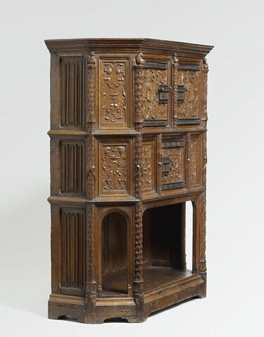 Dressoir à décor de rinceaux et de médaillons, image 10/12