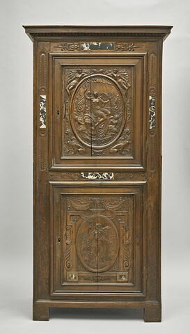 Petite armoire à décor de plaques de marbre